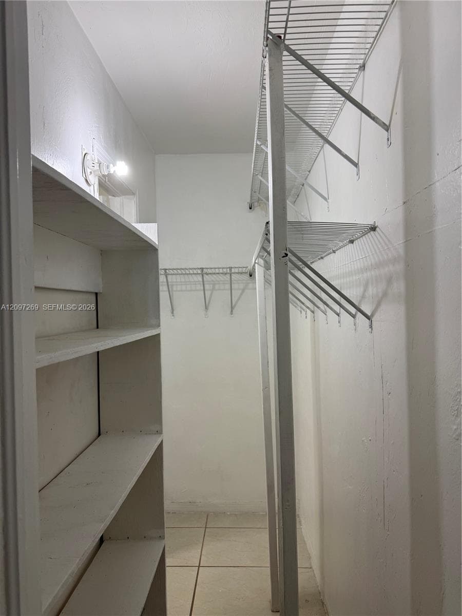 BD 1 walk-in closet.