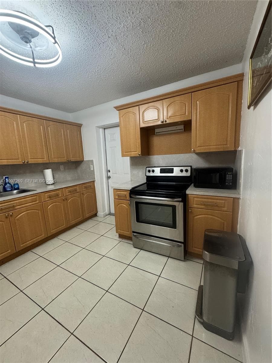 258 E 46th St photo 21