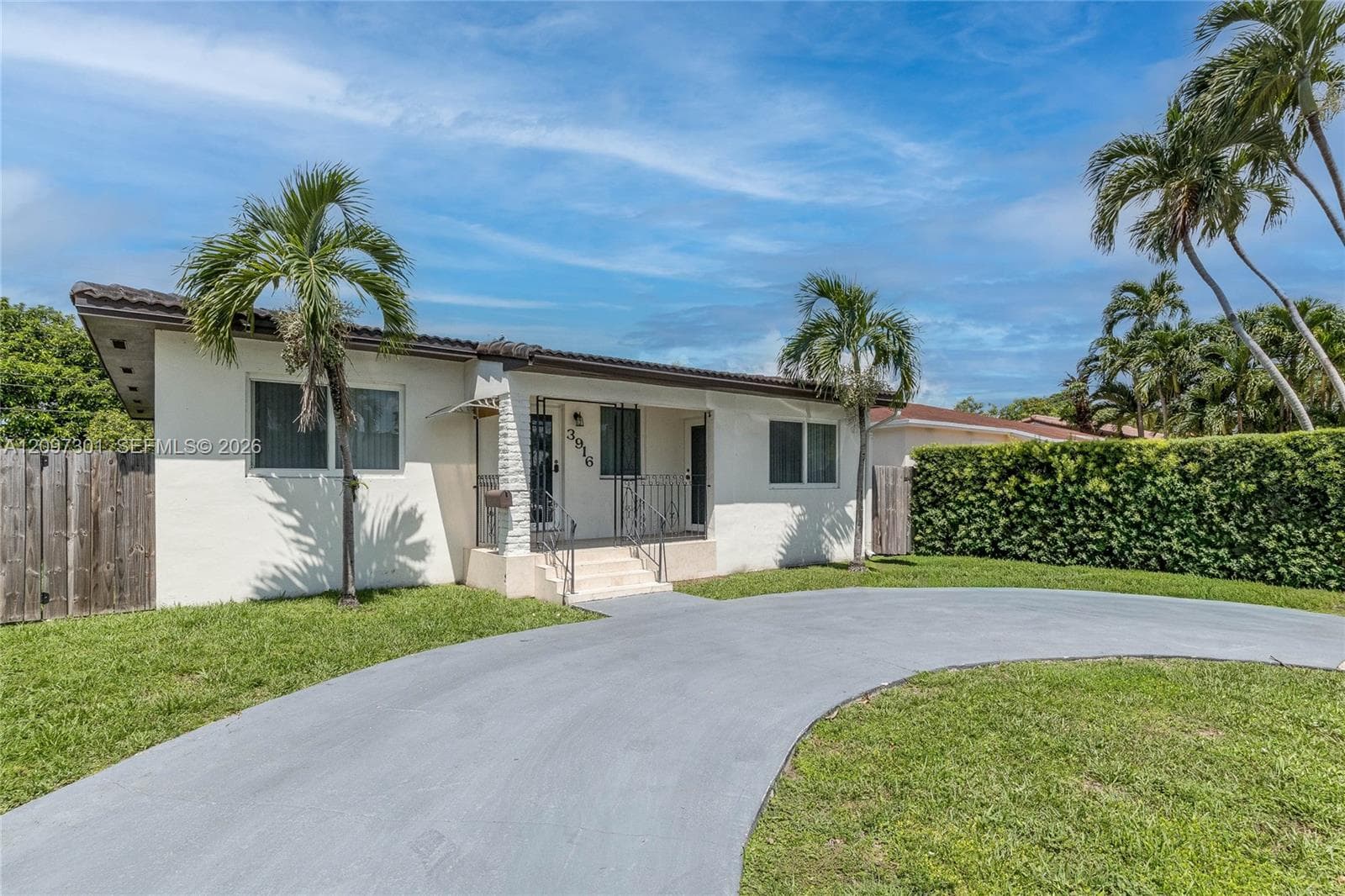 3916 SW 58th Ave photo 2