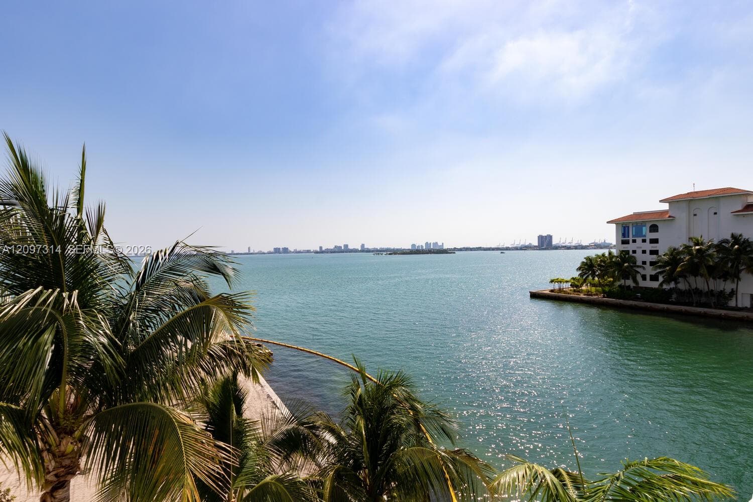 MOON BAY OF MIAMI CONDO · #906 in Miami - Photo 17
