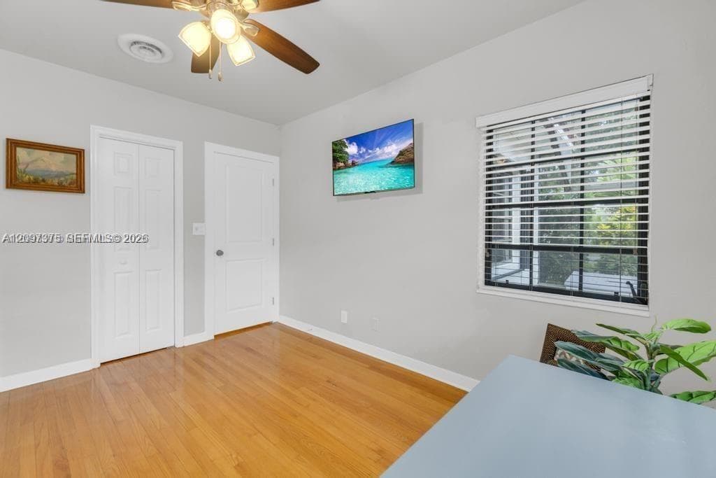 364 Navarre Dr photo 20