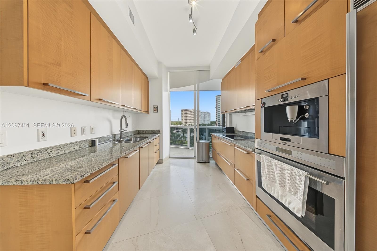 Trump Tower II · #405 in Sunny Isles Beach - Photo 12