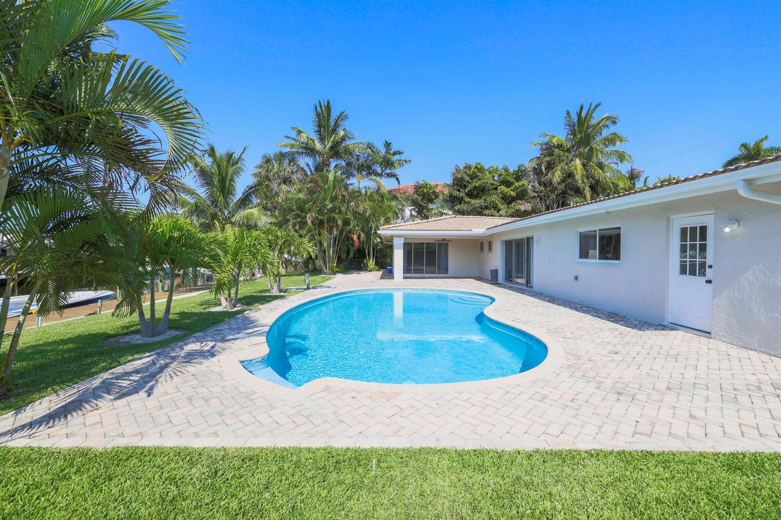 2265 NE 24th St - 40