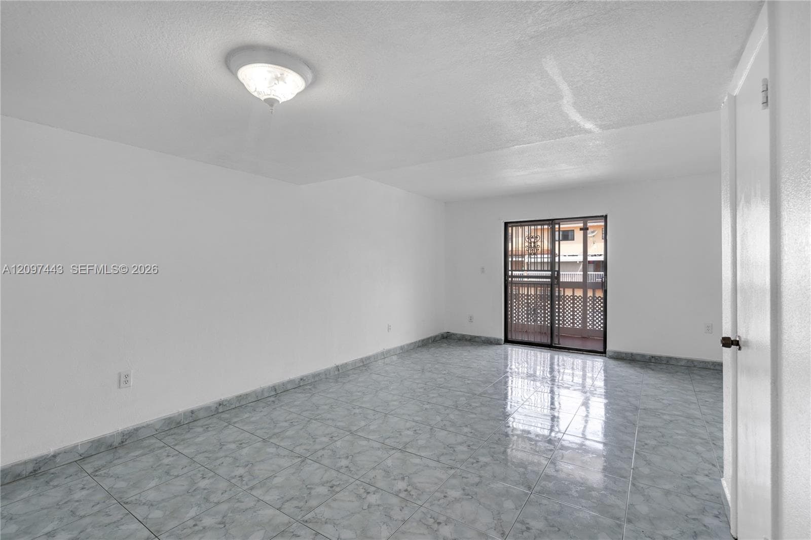 ALHAMBRA IV CONDO · #13 in Hialeah - Photo 6