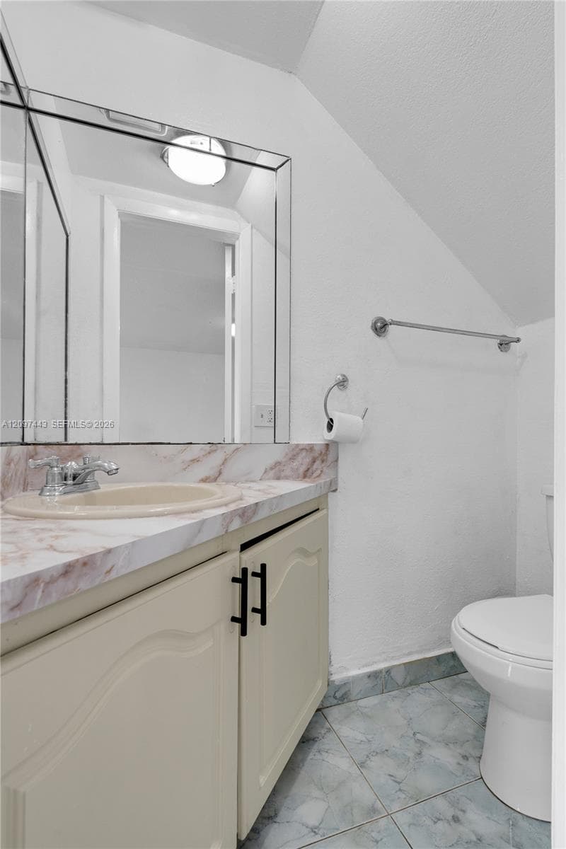 ALHAMBRA IV CONDO · #13 in Hialeah - Photo 12