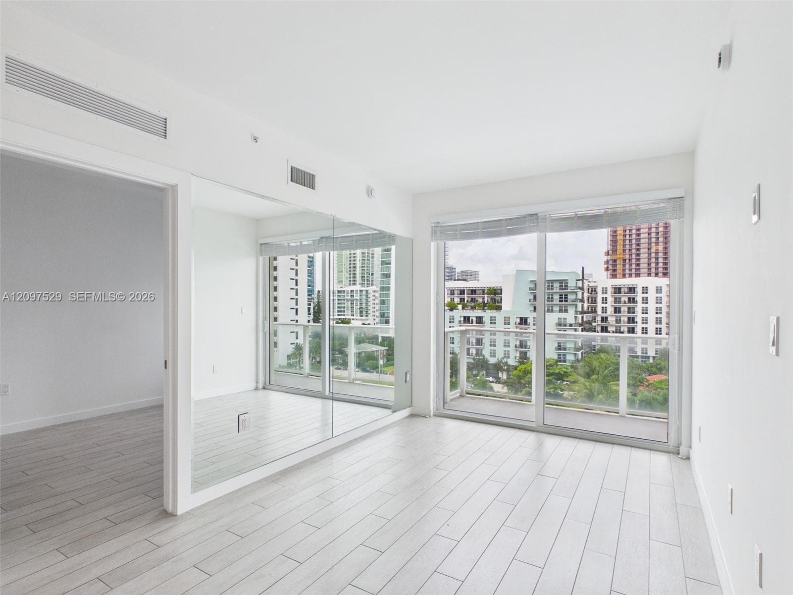 26 Edgewater · #717 in Miami - Photo 2