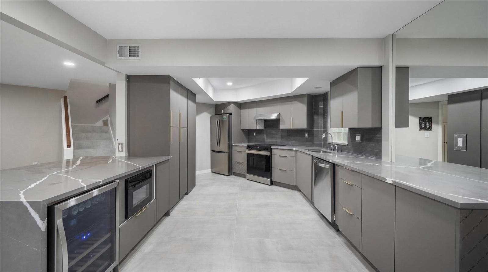 07-4348 Hazel Ave unit b