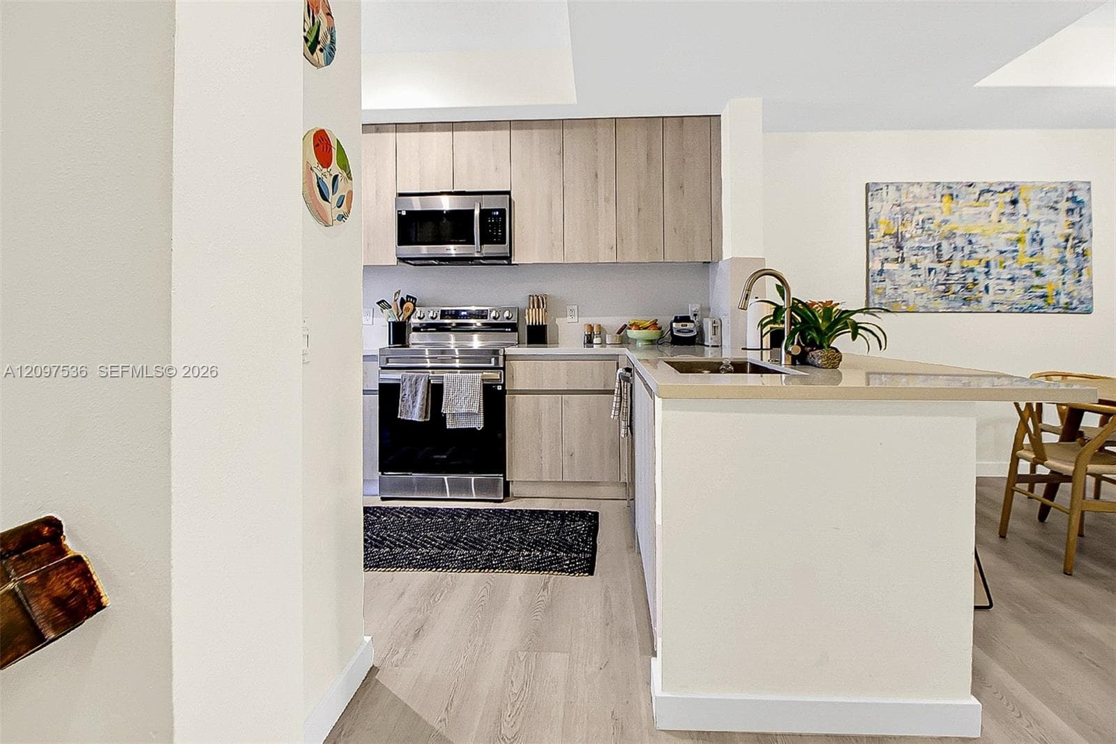 American style kitchen with open counter