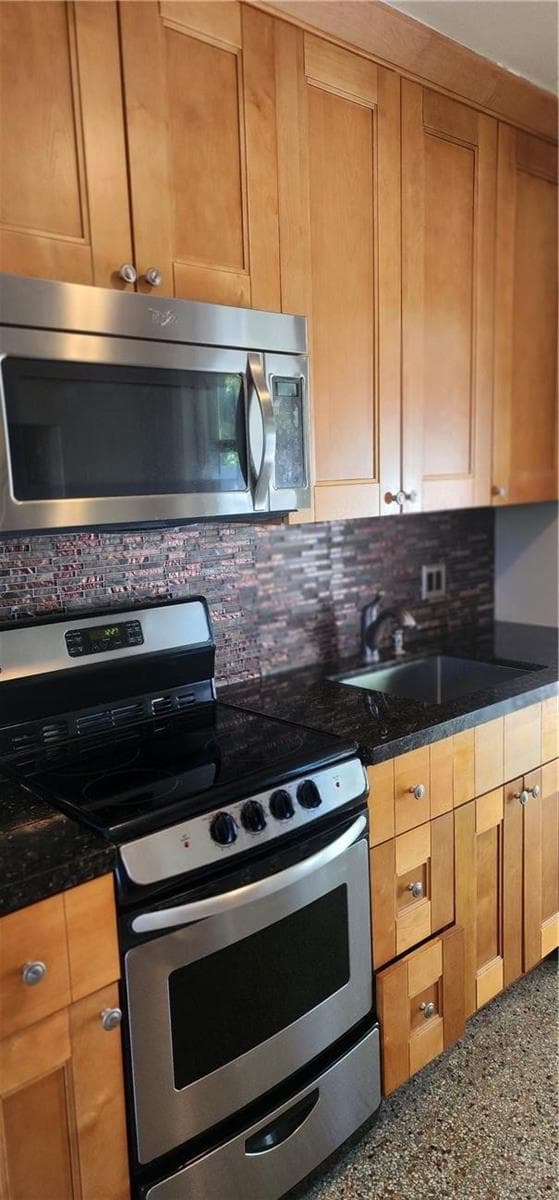 Modern Kitchen Granite Counter Tops