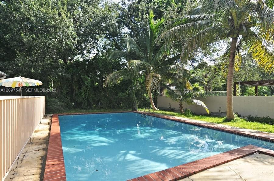 6851 Sunset Dr photo 3