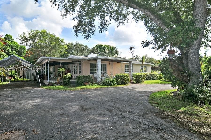 6851 Sunset Dr photo 1
