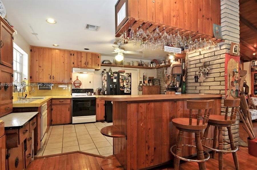 6851 Sunset Dr photo 8