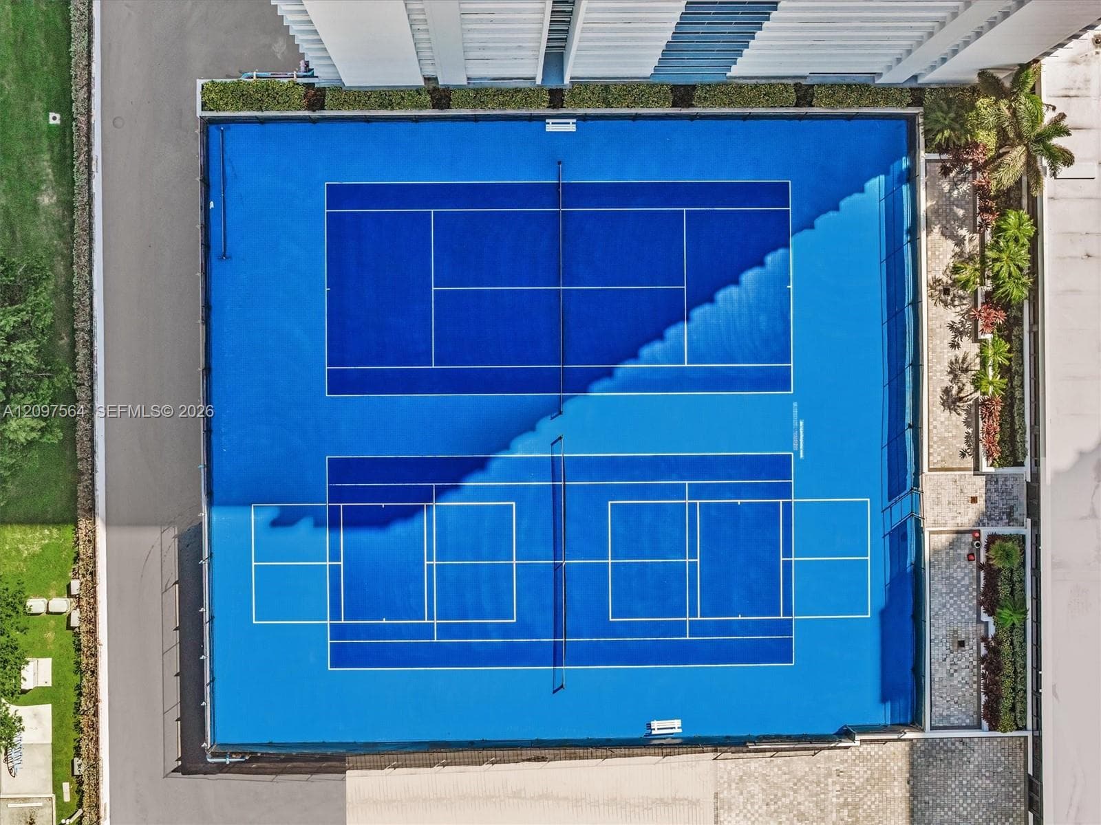 Hallandale Beach condos with tennis courts
