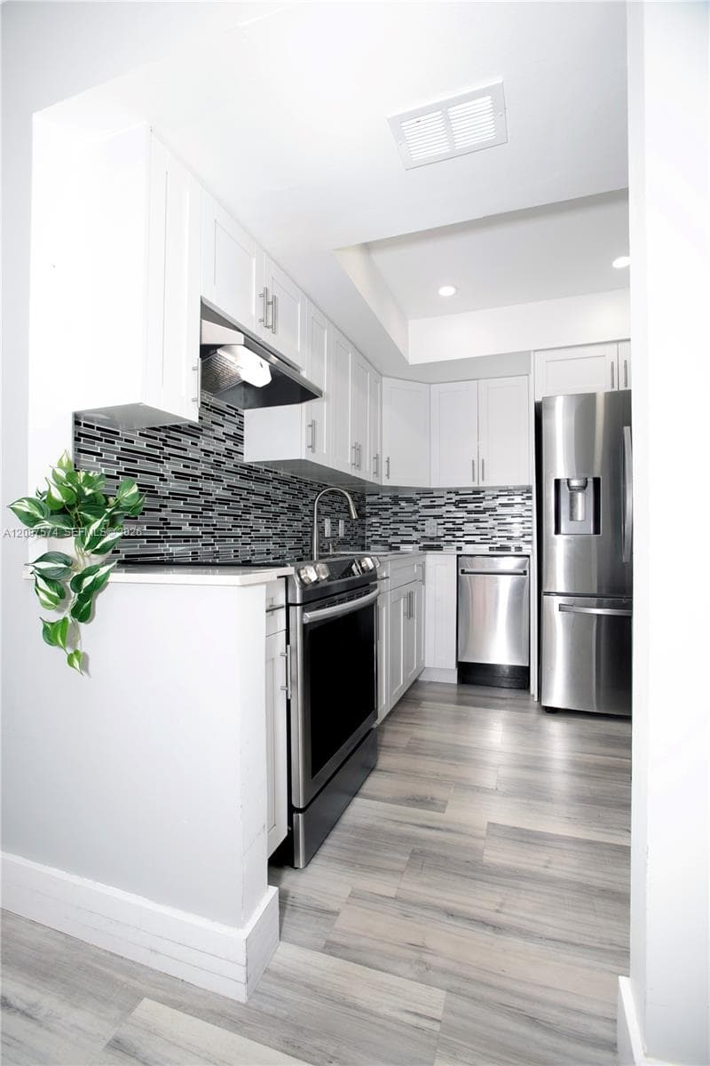BISCAYA III CONDO · #714 in Aventura - Photo 11