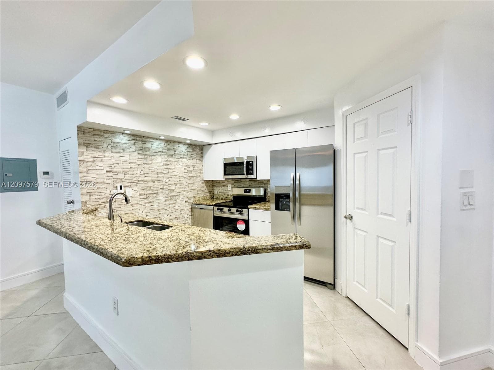 MARINA OAKS CONDO · #1802 in Fort Lauderdale - Photo 3