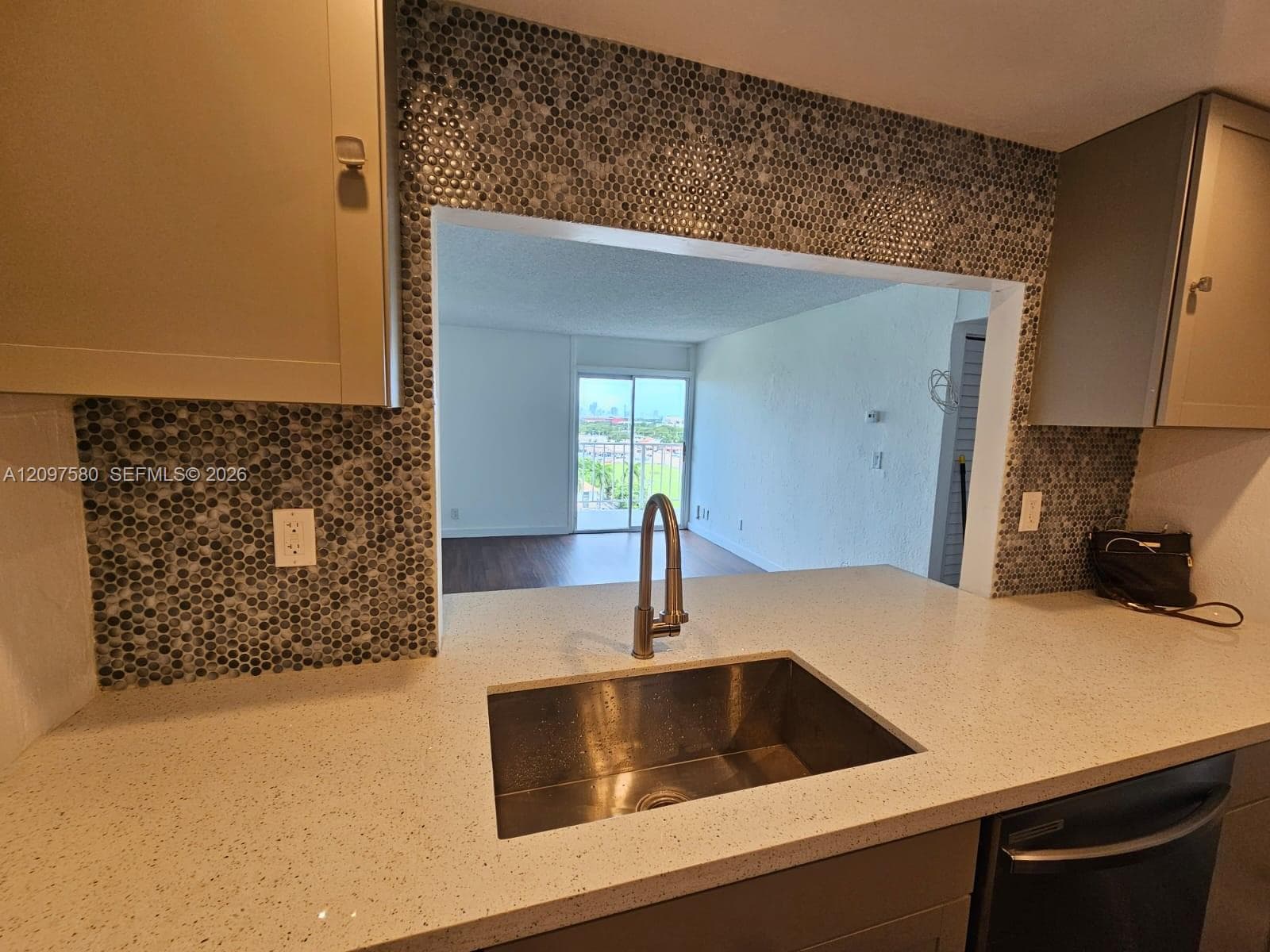YOLANDA VILLAS CONDO · #902E in Miami - Photo 6