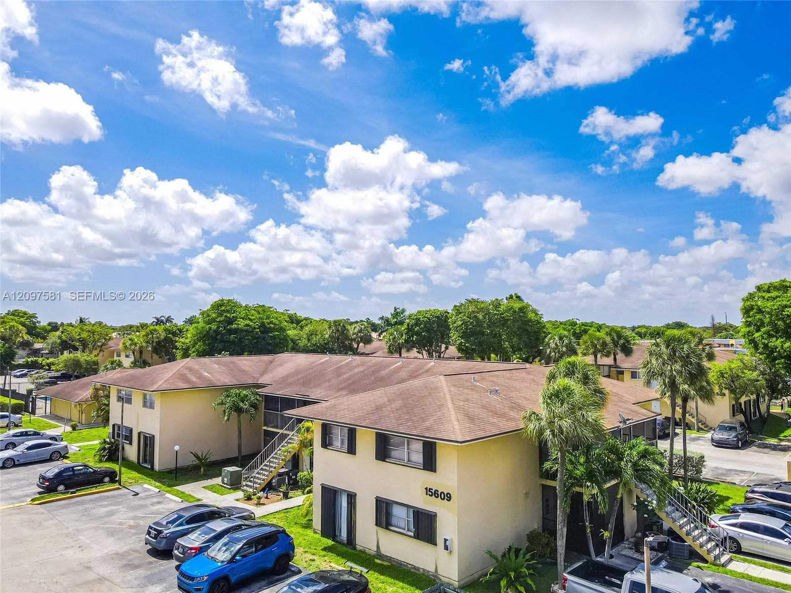 Lakeside XI condominium · #8-5 in Miami - Photo 16