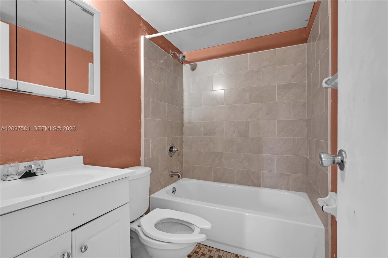 Lakeside XI condominium · #8-5 in Miami - Photo 12
