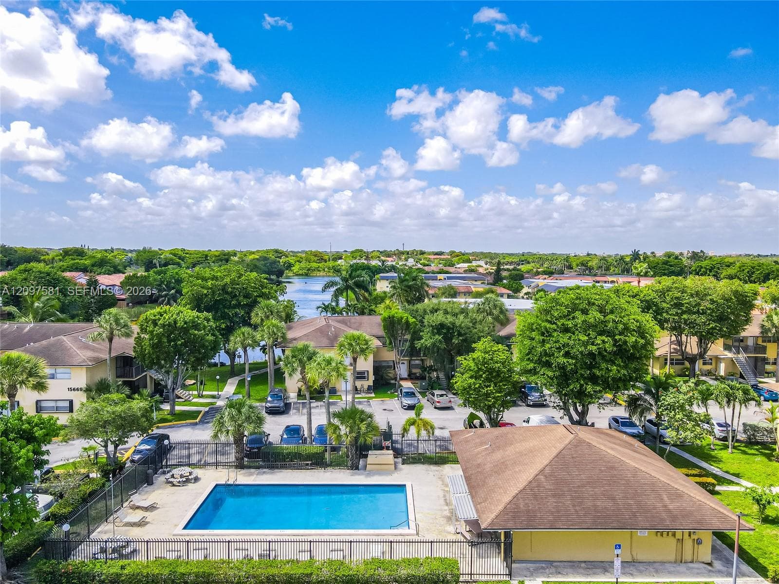 Lakeside XI condominium · #8-5 in Miami - Photo 20