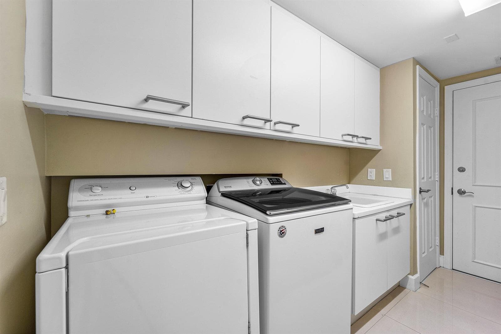 038-411NorthNewRiverDriveEast-FortLauder