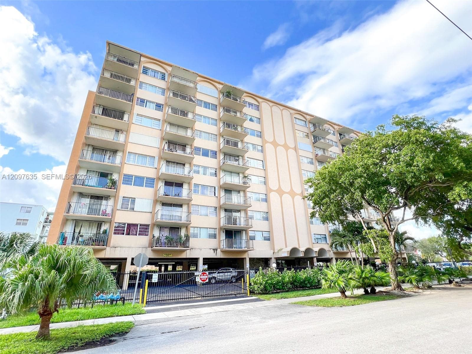 THREE HORIZONS NORTH COND · #PH3 in North Miami - Photo 2