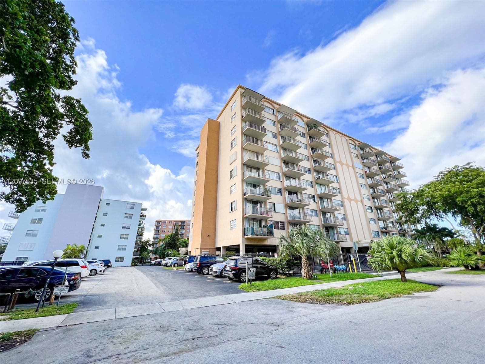 THREE HORIZONS NORTH COND · #PH3 in North Miami - Photo 1