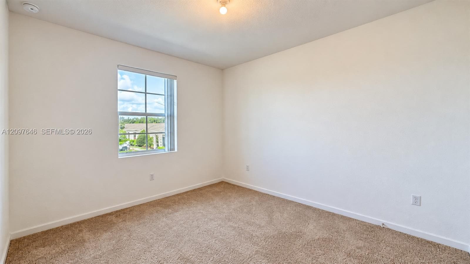 585 NE 5th Pl #585 photo 17