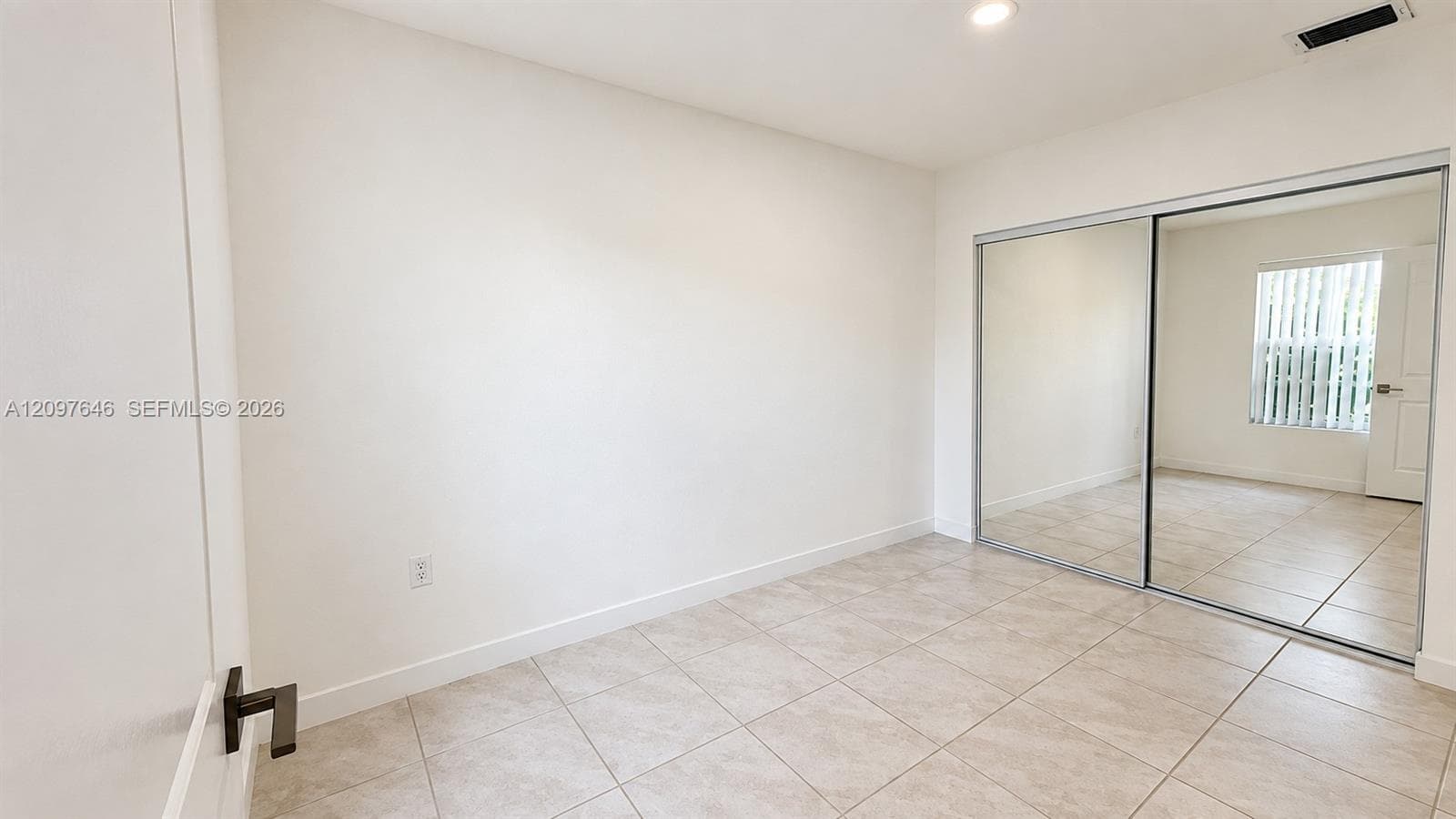 585 NE 5th Pl #585 photo 9
