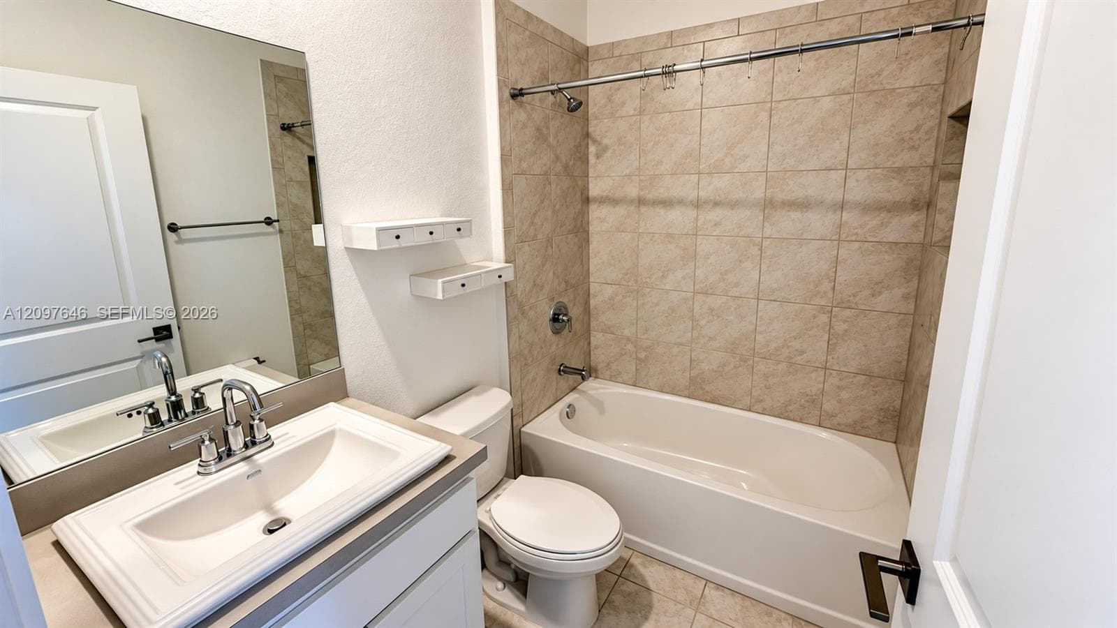 585 NE 5th Pl #585 photo 19