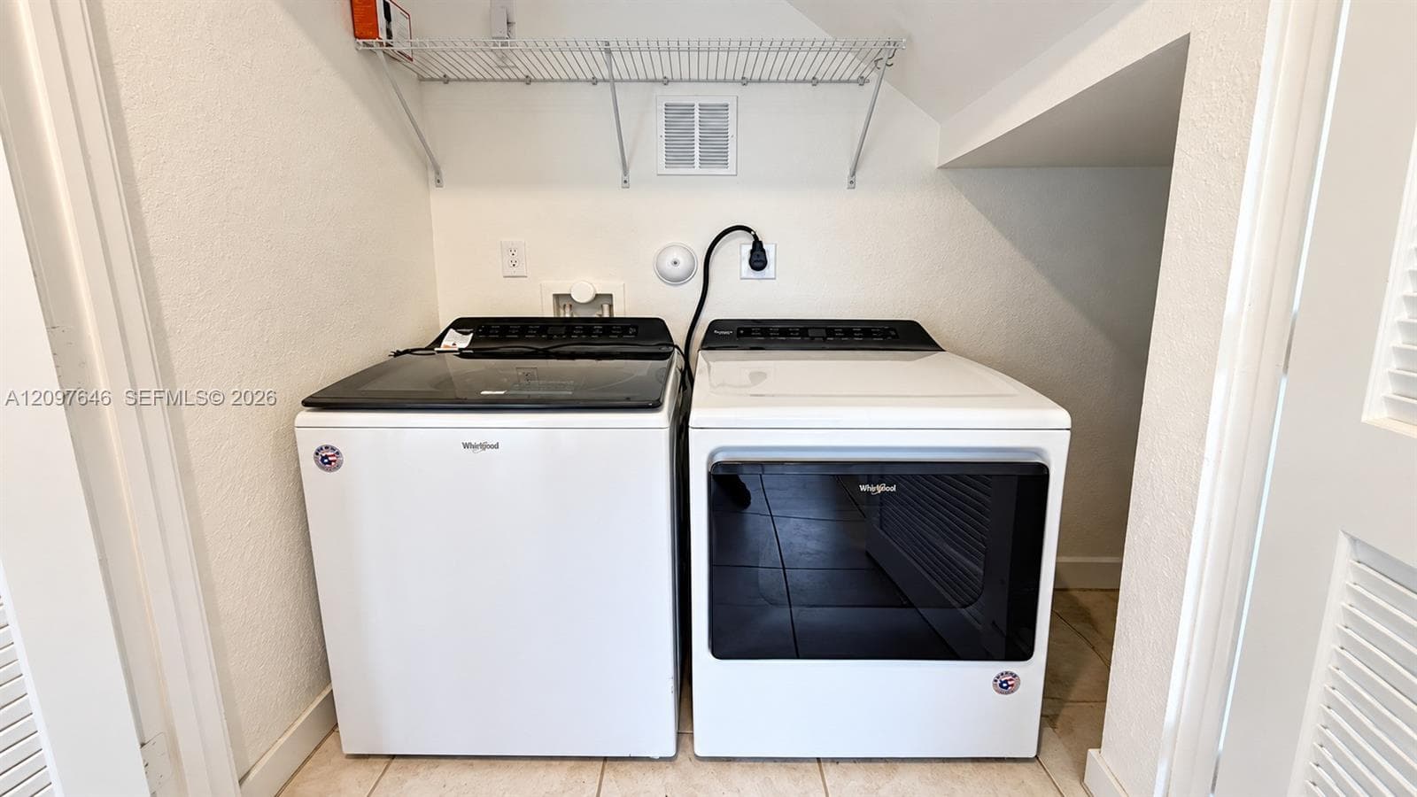585 NE 5th Pl #585 photo 8
