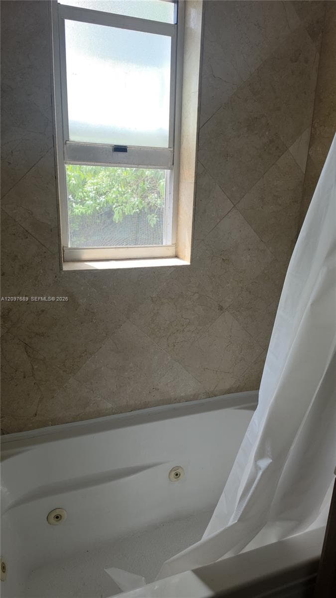 702 Boabadilla St photo 6