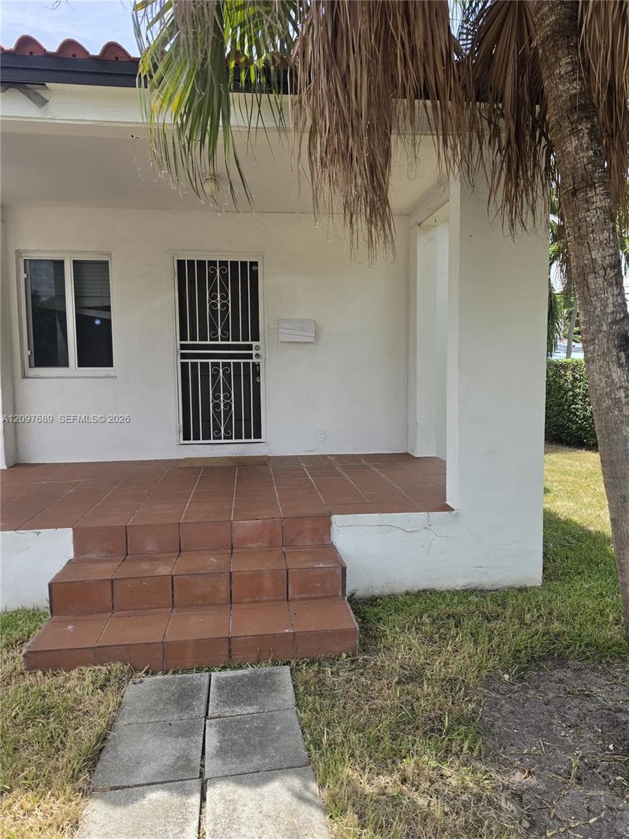 702 Boabadilla St photo 7