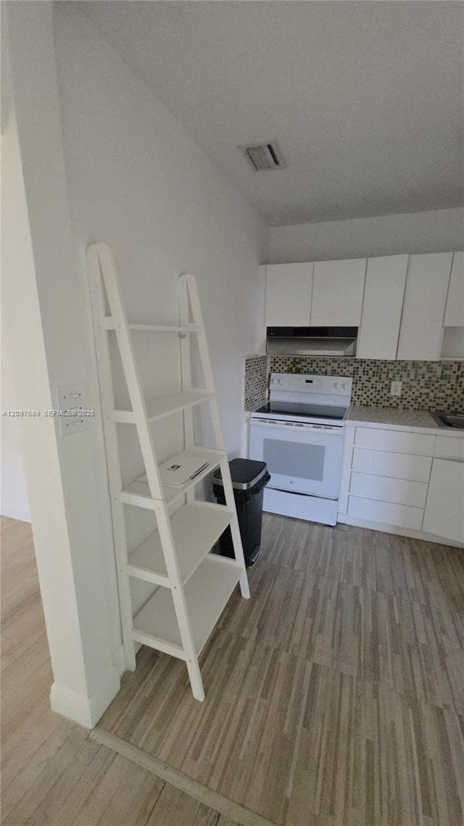 702 Boabadilla St photo 9