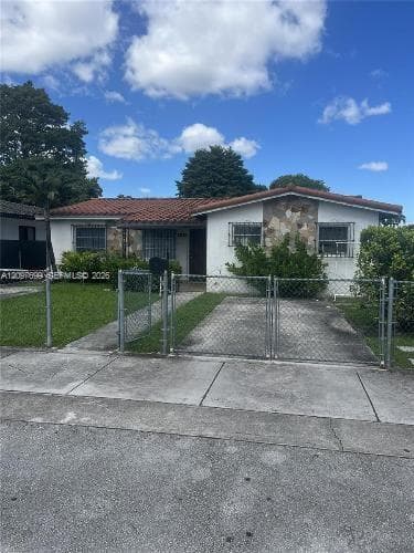 8835 SW 27th St photo 1