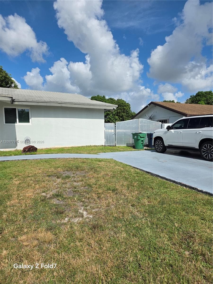 16884 SW 109th Ct photo 2