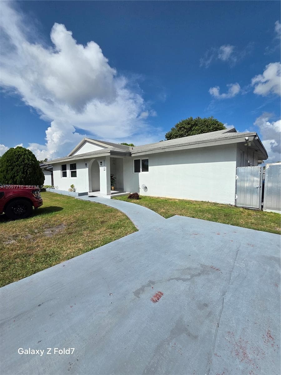 16884 SW 109th Ct photo 1