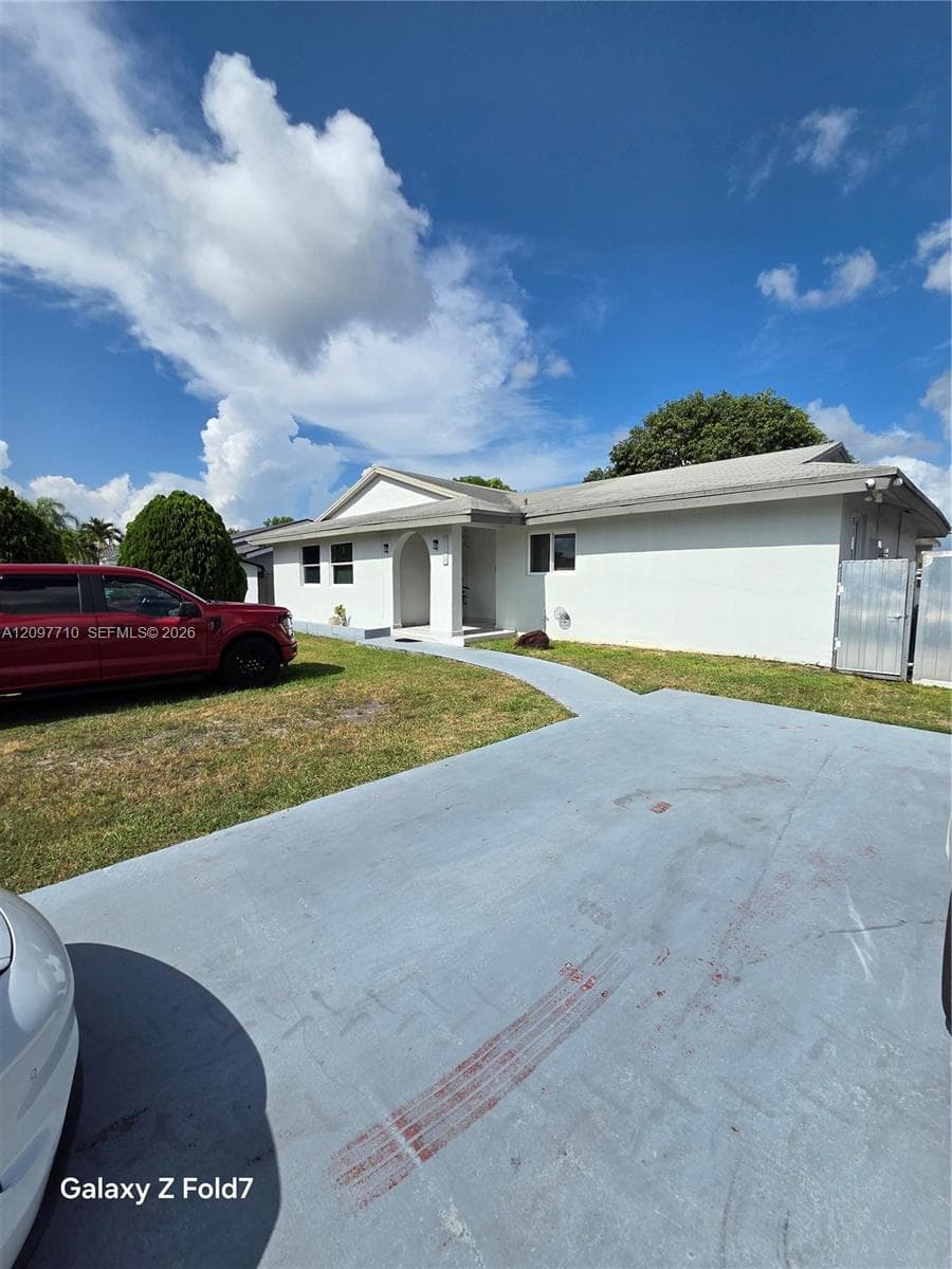 16884 SW 109th Ct photo 4