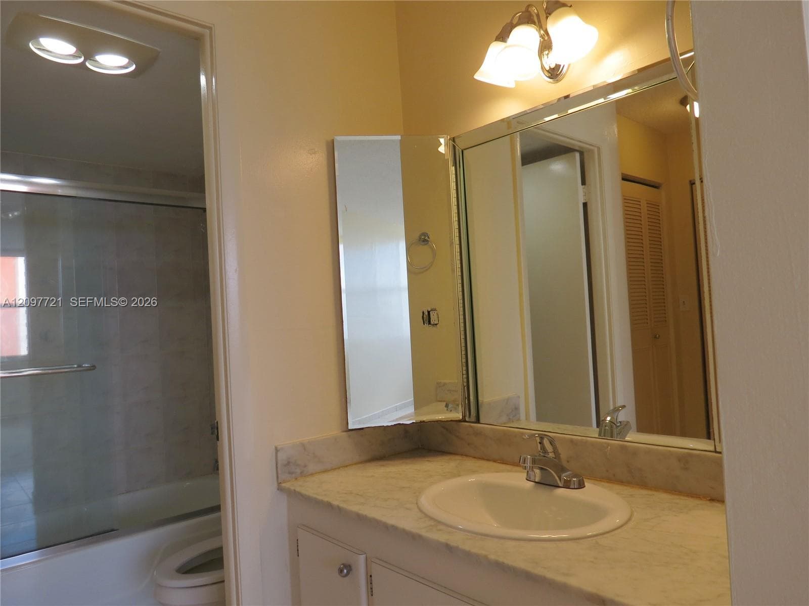 WILSHIRE CONDO · #906W in Miami - Photo 13