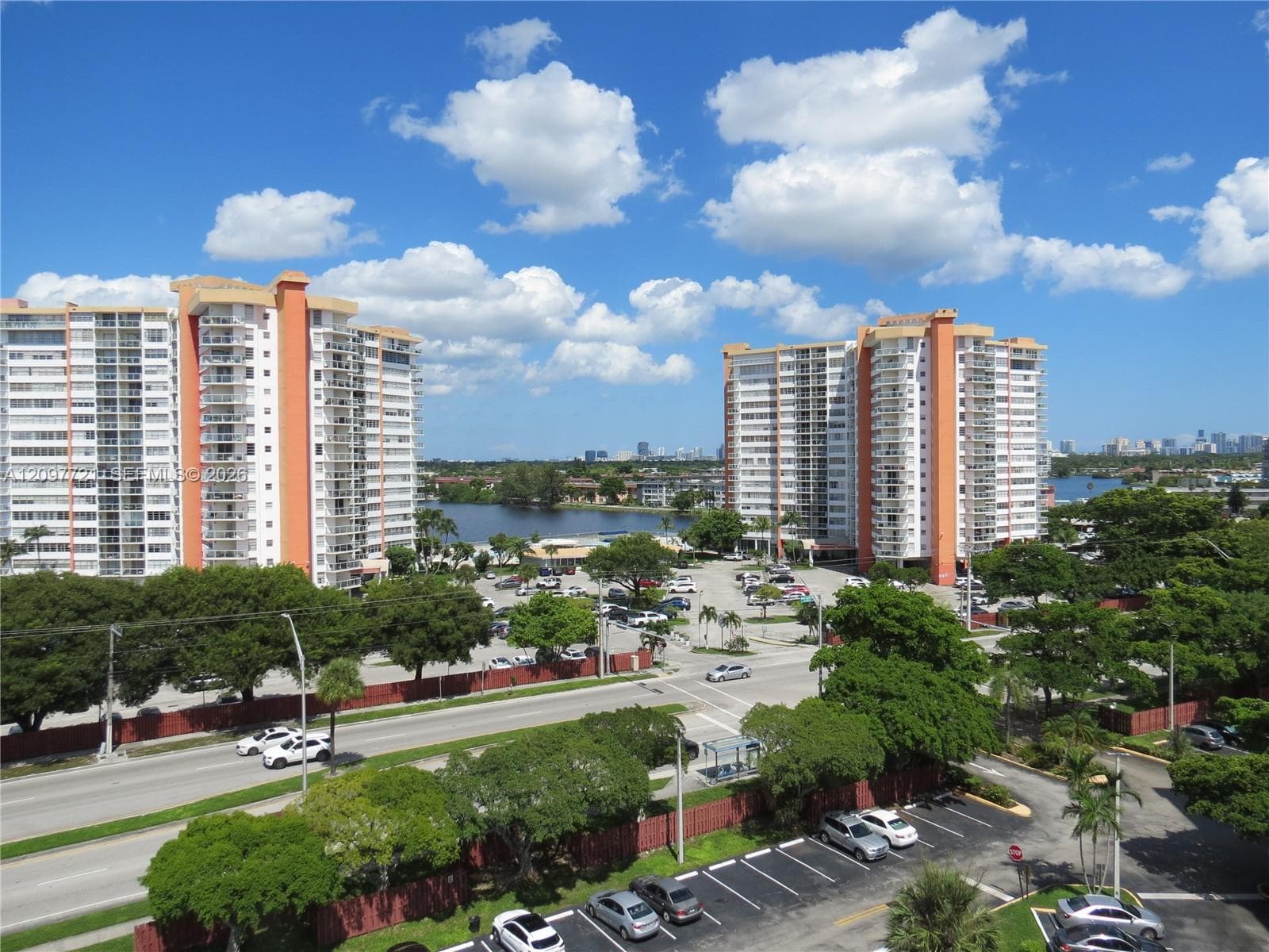 WILSHIRE CONDO · #906W in Miami - Photo 1