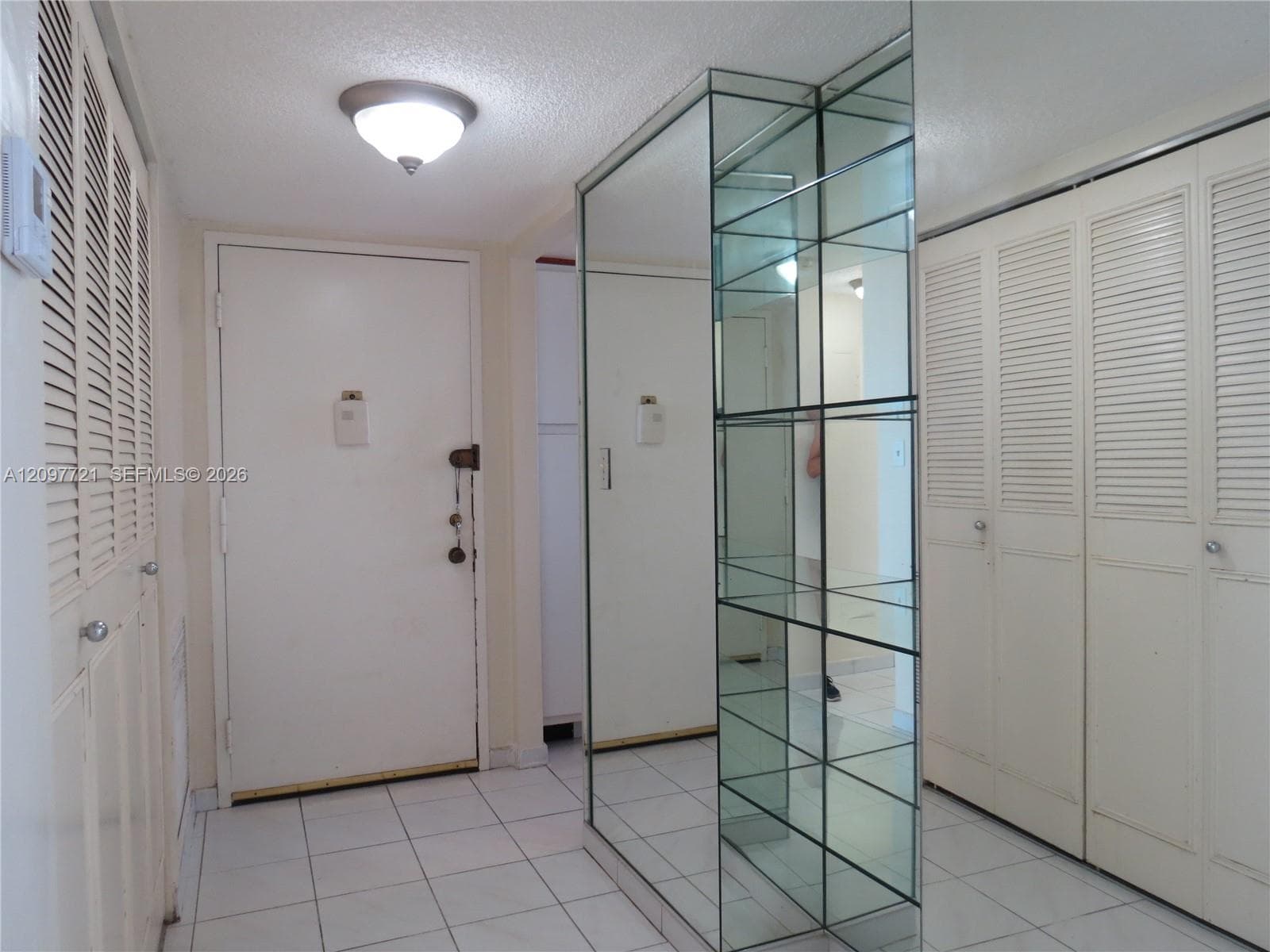 WILSHIRE CONDO · #906W in Miami - Photo 5