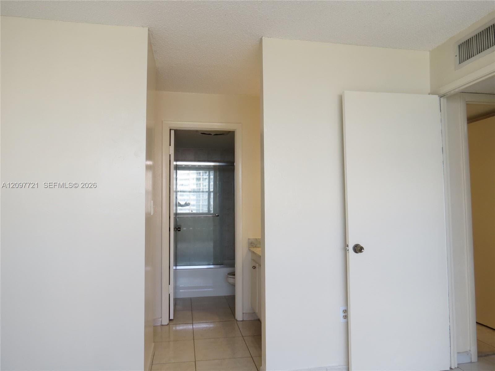 WILSHIRE CONDO · #906W in Miami - Photo 10