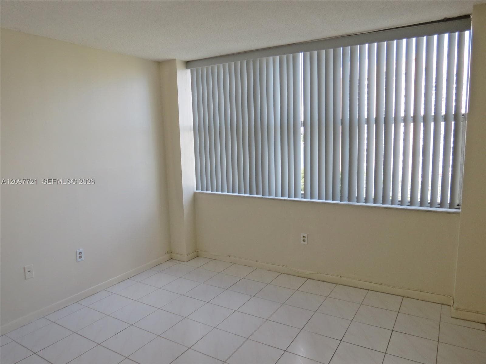 WILSHIRE CONDO · #906W in Miami - Photo 11