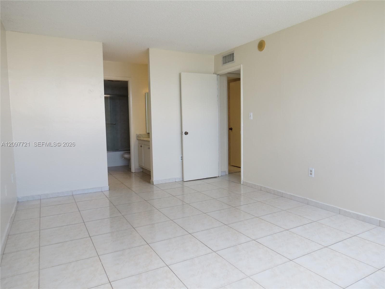 WILSHIRE CONDO · #906W in Miami - Photo 8