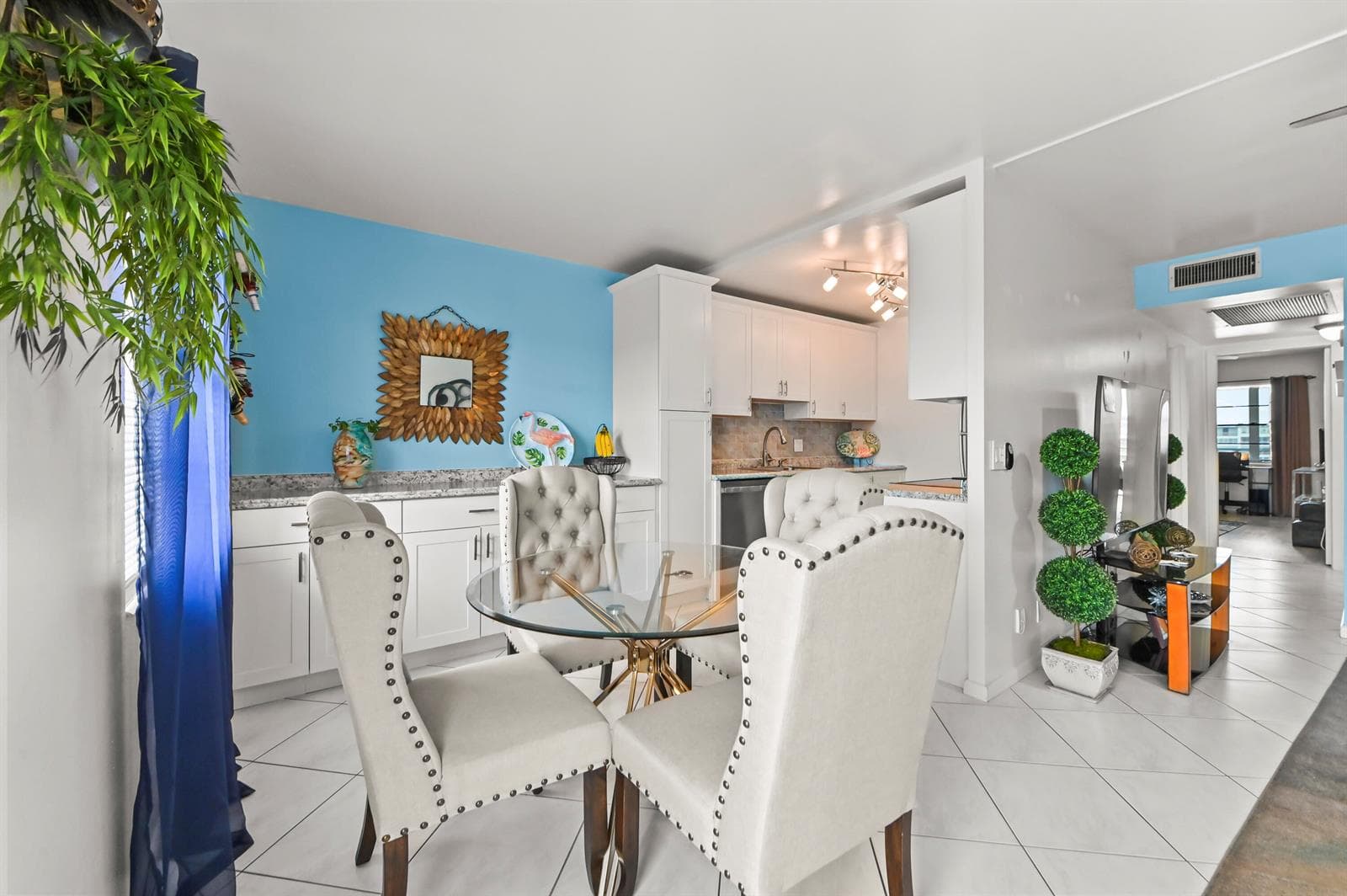 09 Dining room 01