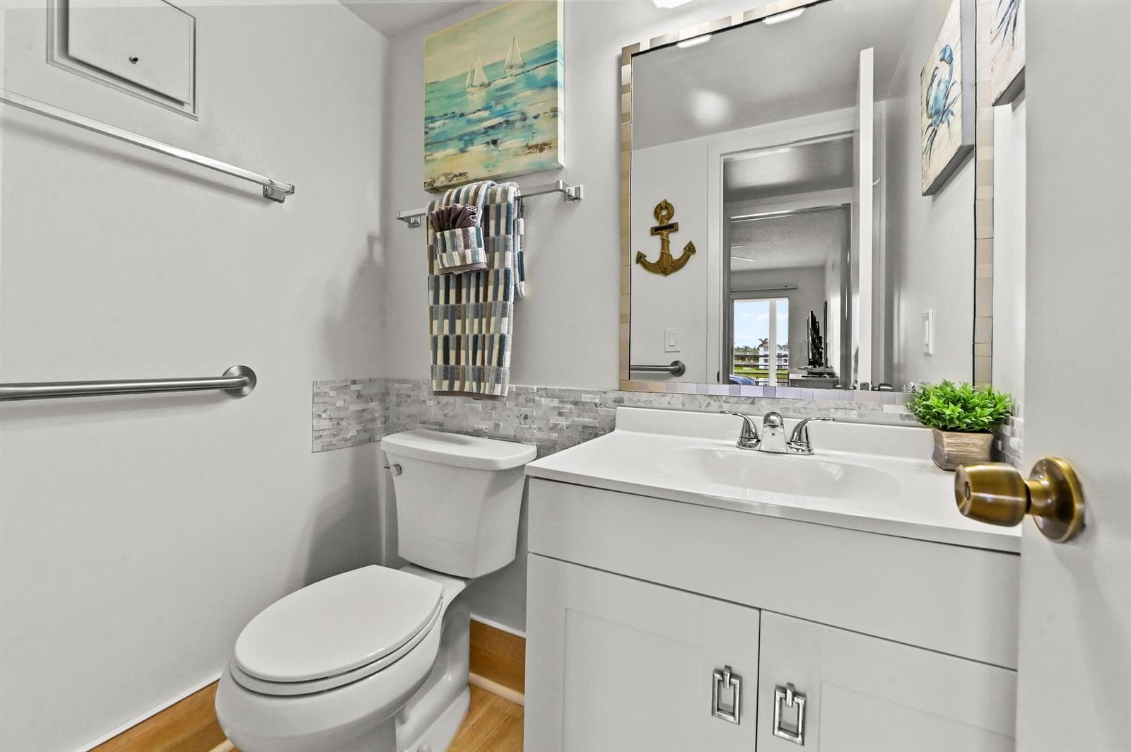 16 Bathroom 01