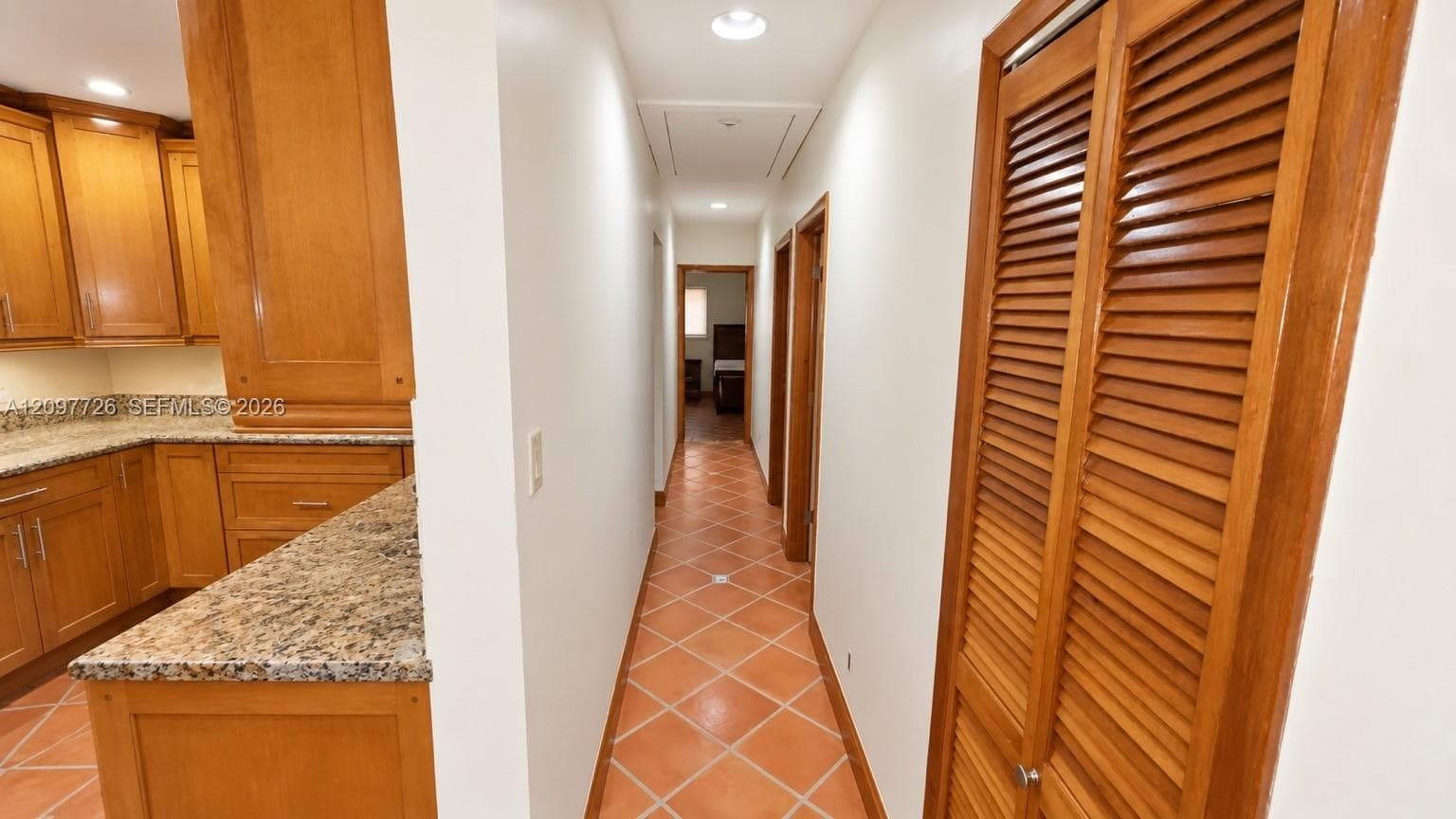 333 Whitethorn Dr photo 12