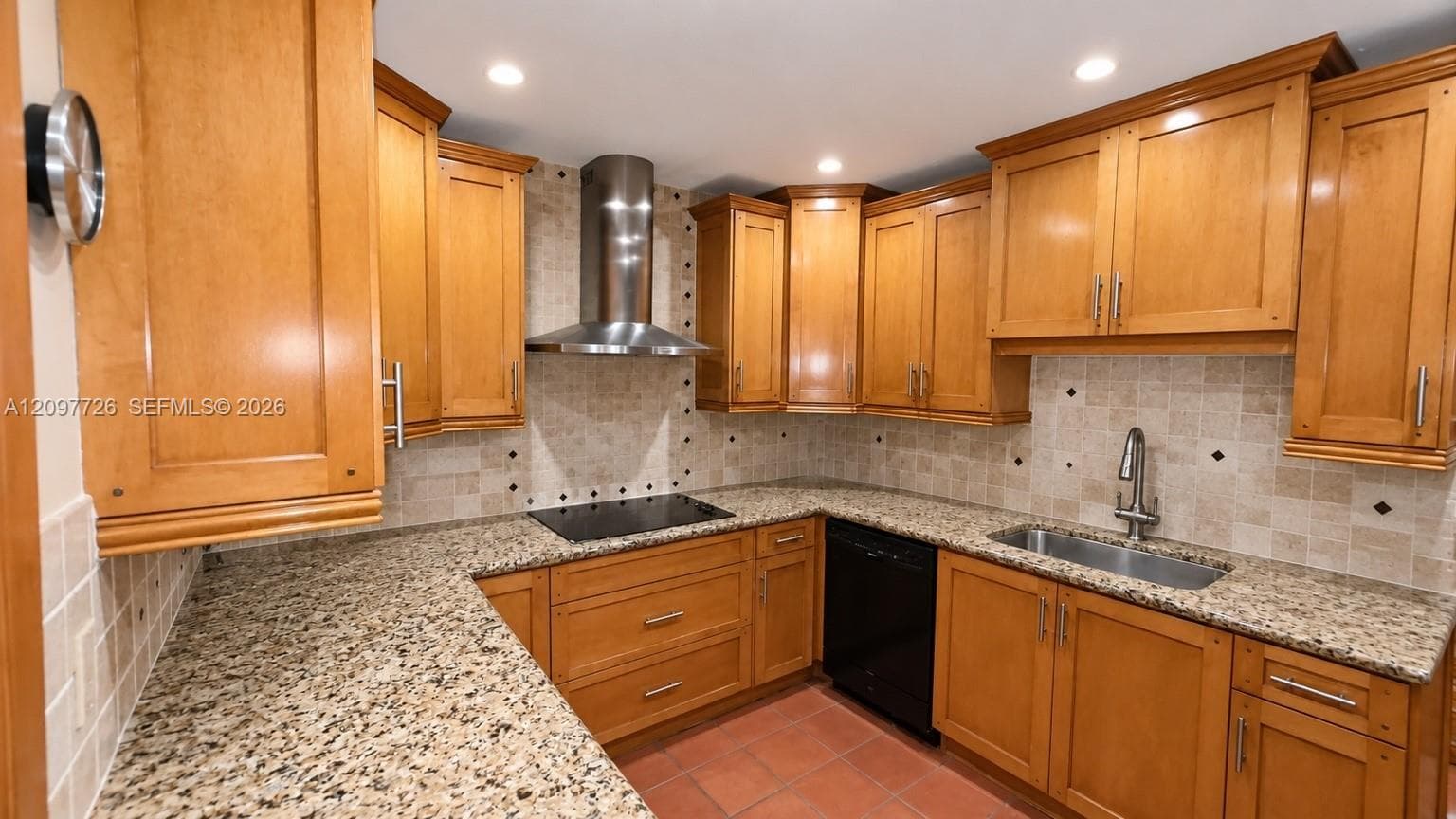 333 Whitethorn Dr photo 9