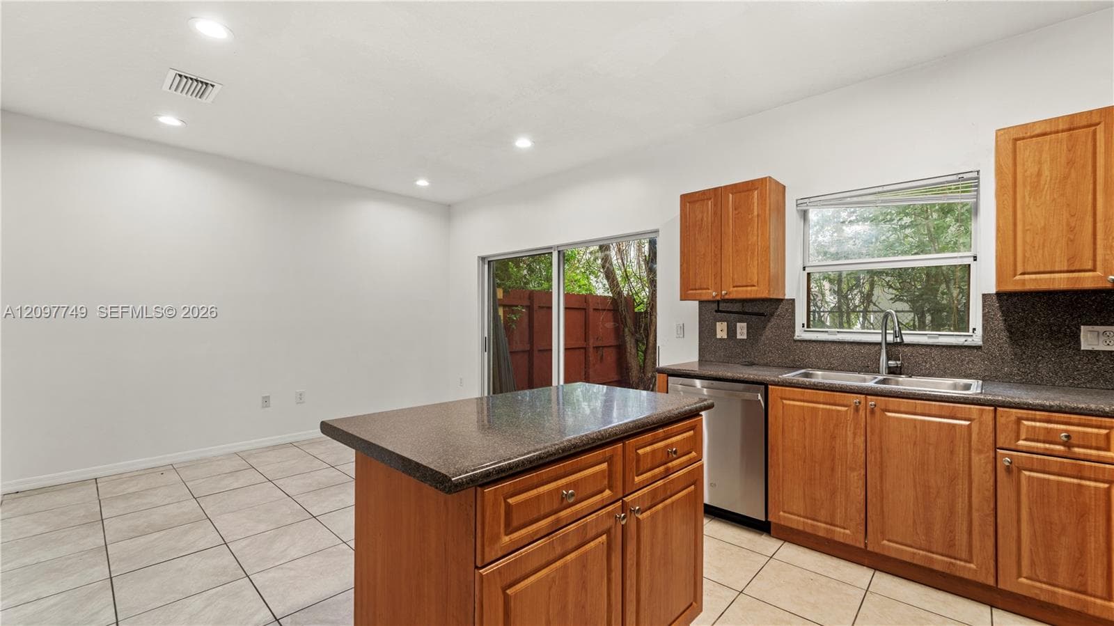 1685 SE 30th St photo 14
