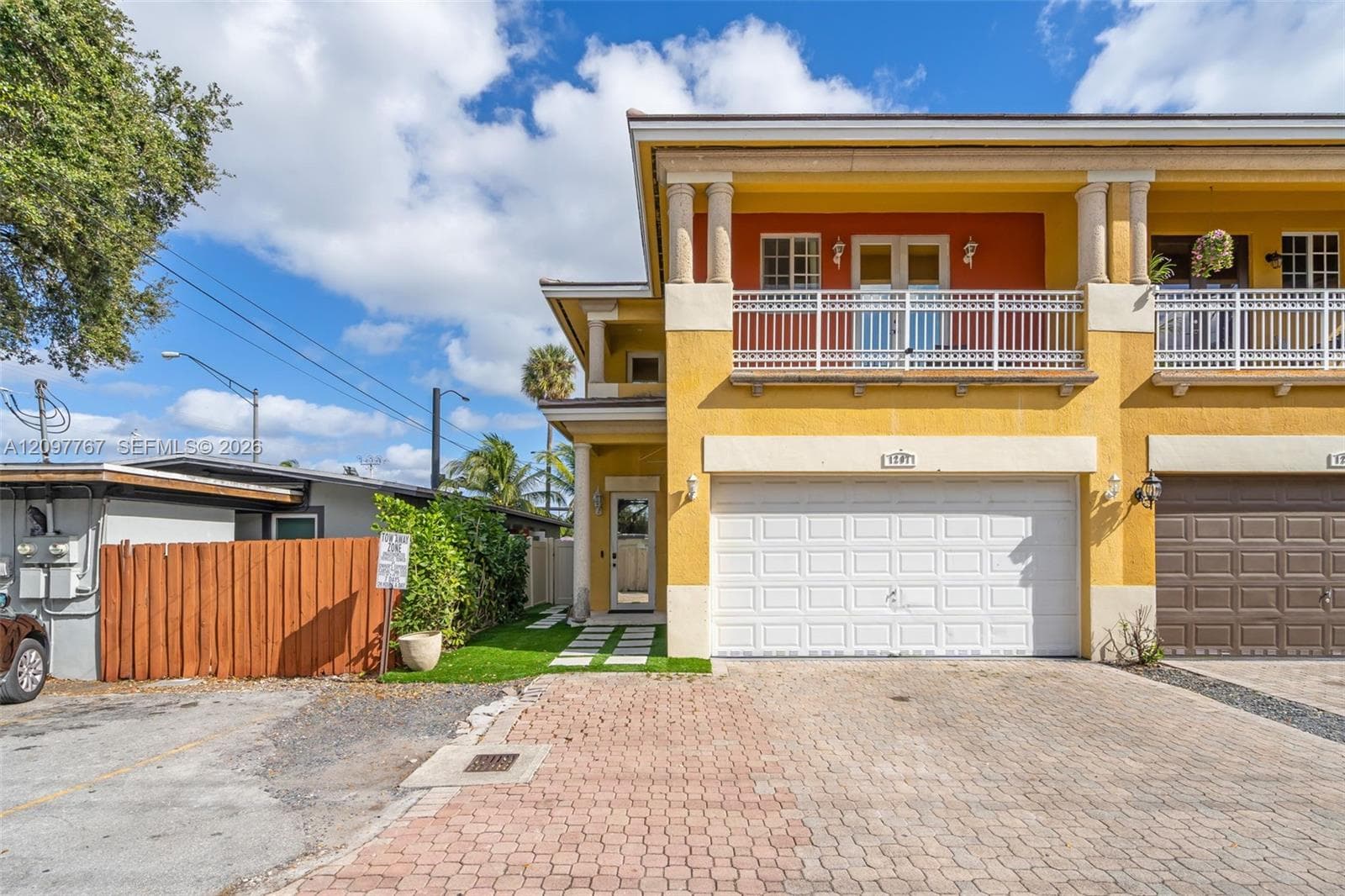 1207 SW 4th Ave #1 photo 2