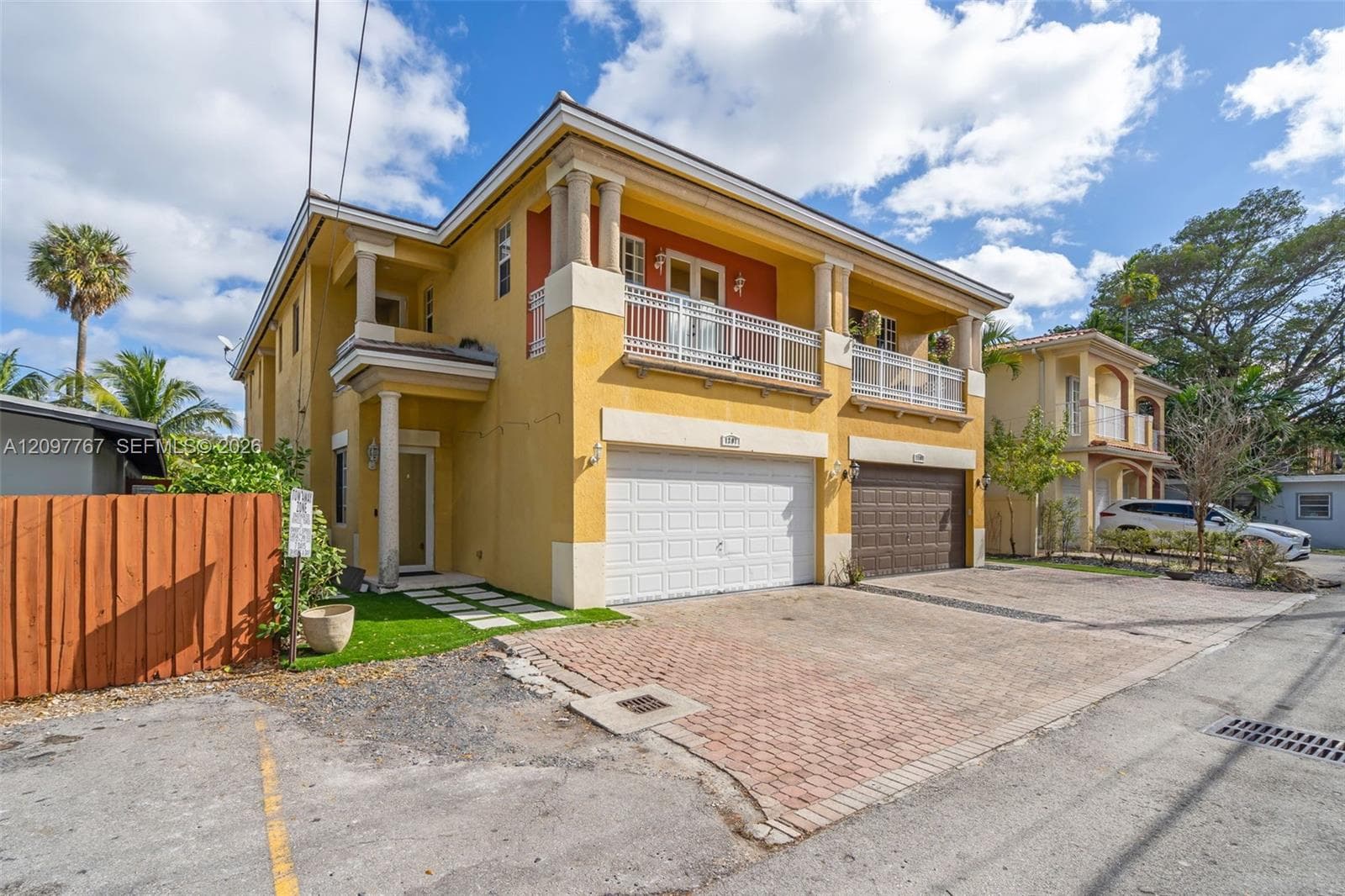 1207 SW 4th Ave #1 photo 3